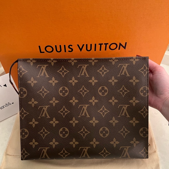 SOLD Louis Vuitton Monogram Discontinued Toiletry 26 - Picture 11 of 17